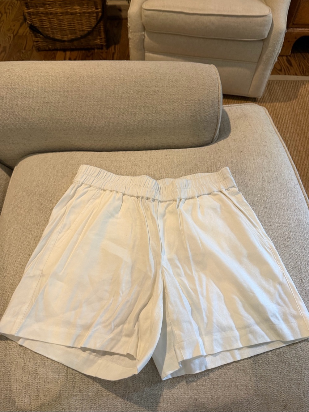 CAbi Cream Elastic-Waist Linen-Blend Shorts